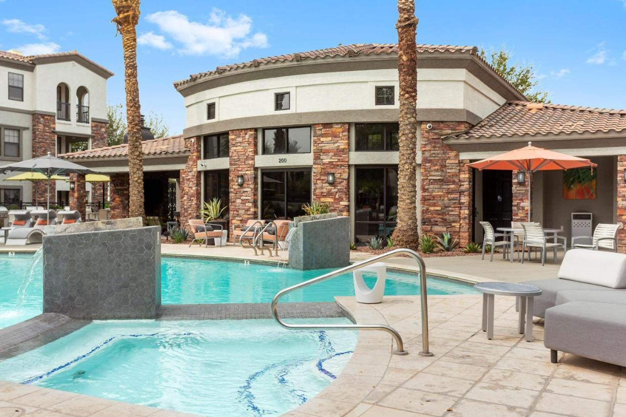 Cozysuites Glendale By The Stadium With Pool 10 Exterior photo